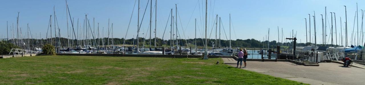 Riverside House Hamble-le-Rice Exteriör bild