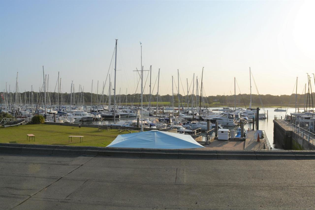 Riverside House Hamble-le-Rice Exteriör bild