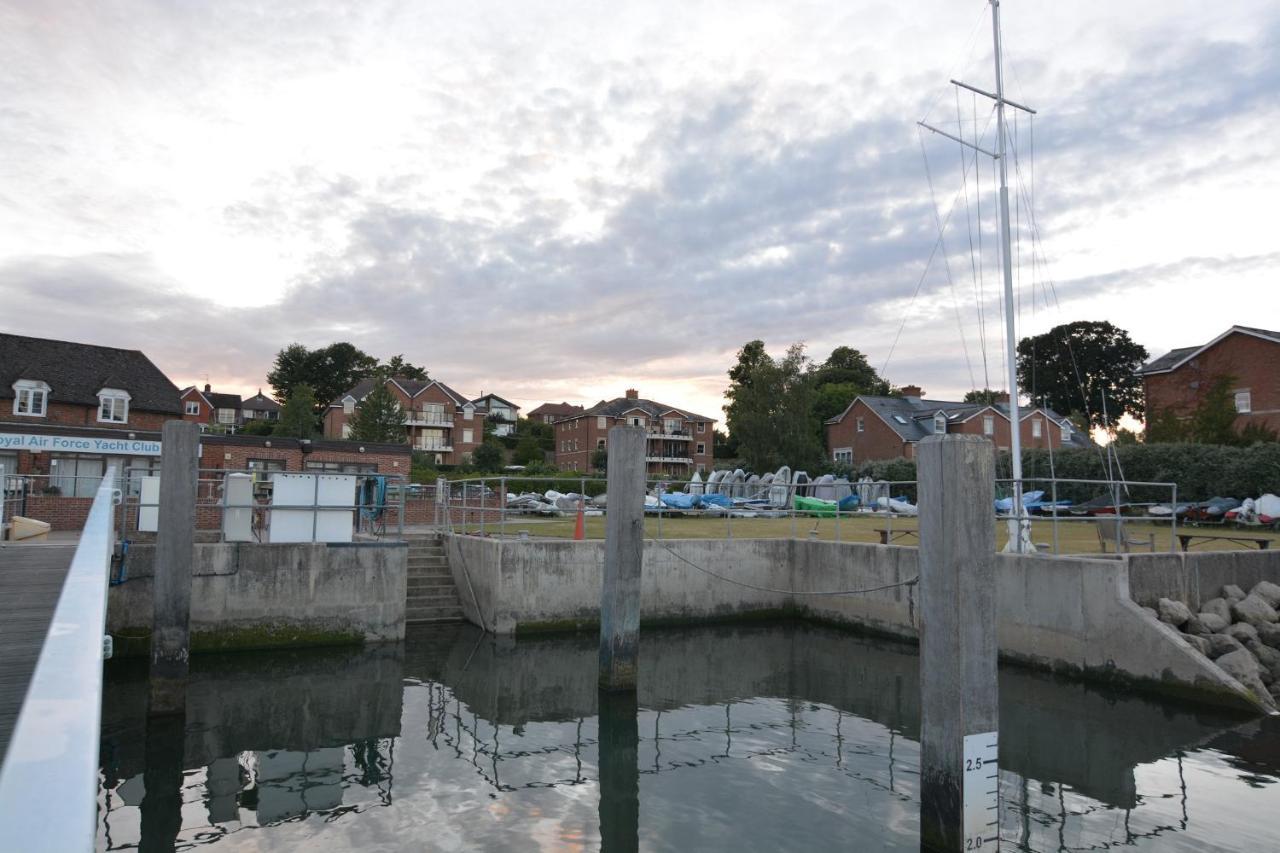 Riverside House Hamble-le-Rice Exteriör bild